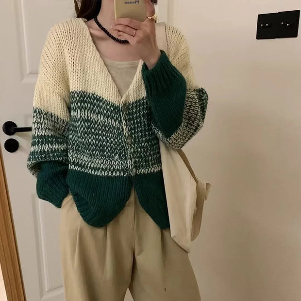 Korean style outerwear with a design sense, knitted sweater for spring, new color blocked knitted cardigan for women, V-neck loose and thin style